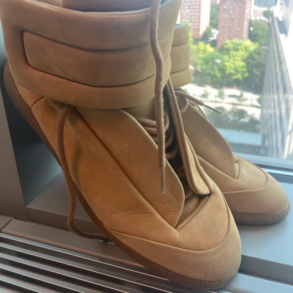 MAISON MARTIN MARGIELA BUCK BOOTS FOR MEN SIZE 42 used condition